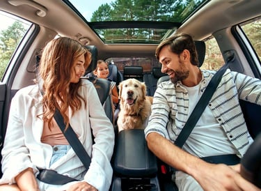 Familia viajando segura