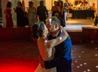 El Beso de los Novios