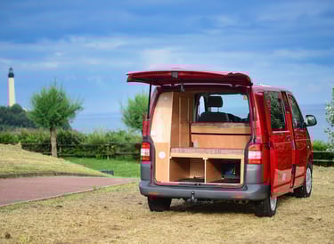 Euskal Camper Eguzkia devant le Phare de Biarri