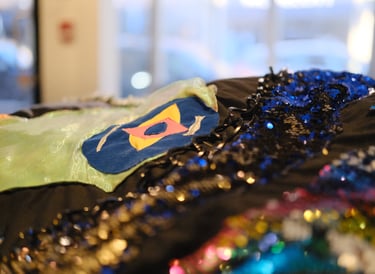 A round 1 meter sparkly soft velvet cushion vibrating with underwater sounds of geese and trains