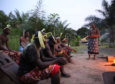 Escoute traditionnelle à MIKOUMOU VILLAGE