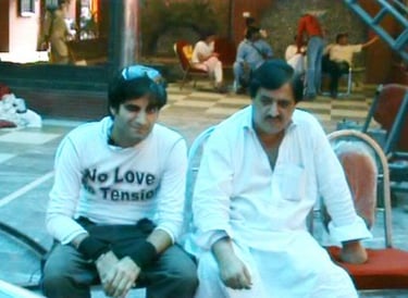 Naghman Saleem During Shoot Of Kafra With Father ,Writer ,Director Saleem Murad