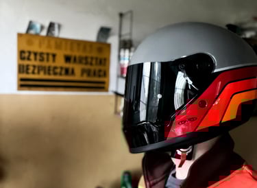Kask retro DMD Rivale w kolorze Blade z przyciemnianą szybą