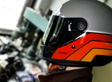 Kask motocyklowy klasyczny DMD Rivale w kolorze Blade z przyciemnianą szybą