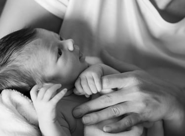 újszülött fotózás fotó lifestyle család otthon Bicske