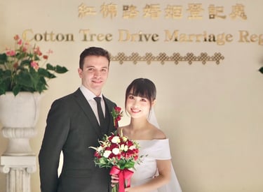 香港婚禮新娘化妝跟妝服務-我們提供全程貼身跟妝服務,從新娘子出門、男家入門、證婚、外影、晚宴迎賓、新人進場到晚宴敬酒的所有婚禮環節,我們都盡心為新娘子提供貼心+貼身的跟妝服務