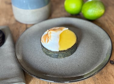 Tarte citron vert meringuée sésame noir