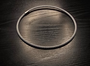 Bead wire placed in a dark background. Ring placed in a dark background