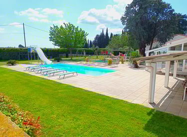 villa location vacances sud france piscine toboggan aquatique