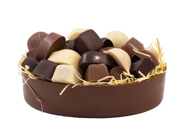 Korfje gevuld met pralines