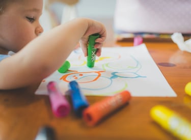 Cours de dessin enfant, couleur, feutre, créativité
