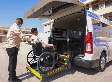 سيارات مجهزة برافعة كهربائية