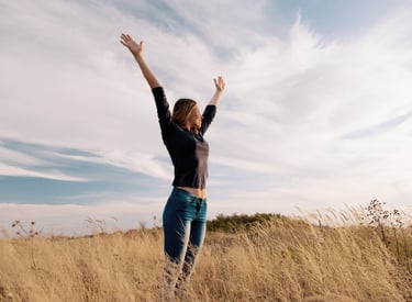 femme heureuse relaxation dynamique de Caycedo et bien-être à Yvetot