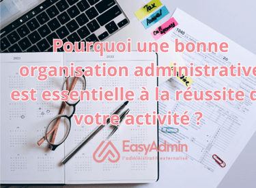 Photo d'u agenda et d'une feuille administrative sur un bureau avec un clavier d'ordinateur