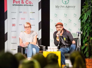 Comportementalistes canin et félin qui donnent une conférence 