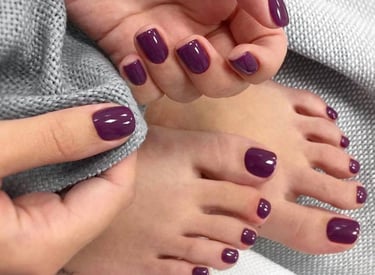 Klientei atliktas pedikiūras ir manikiūras su giliu odelių valymu