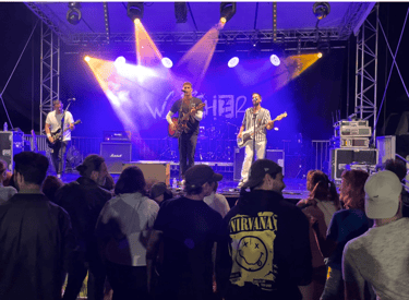 watchers band au canta'l rock sur une chanson calme