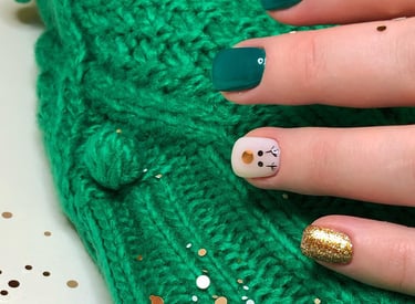 Klientės manikiūras su geliniu lakavimu