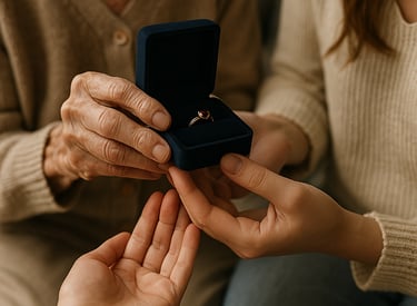 mujer entregando anillo a hija