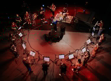 Lucy Woodward performing on stage with The Rocketeers, captured by Urte Baranauskaite