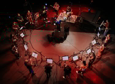 Lucy Woodward performing on stage with The Rocketeers, captured by Urte Baranauskaite