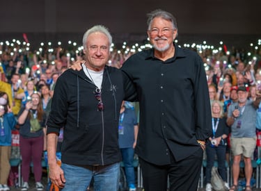Brent Spiner and Jonathan Frakes on stage at Phoenix Fan Fusion 2025