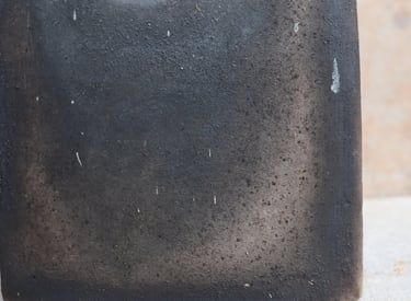 Installation artisitique en céramique  - Le salut des enfants n'est pas dans la lumière bleue - Jaï