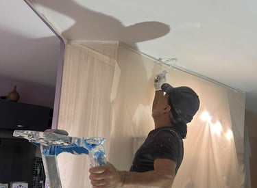 Peinture intérieure plafond et murs réalisée par artisan peintre – travaux de rénovation