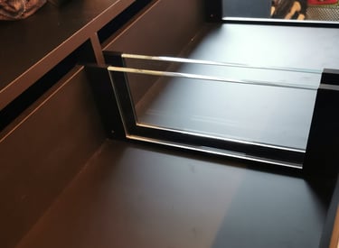 des côtés de tiroirs vitrés pour plus de clartés et de modernité