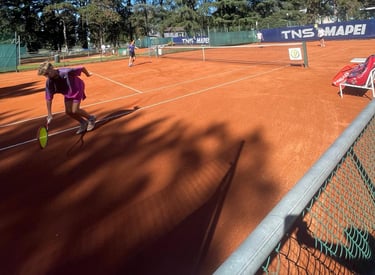 Campo da tennis in terra rossa presso il Centro Tennis Aeronautica, Milano.