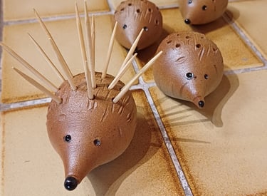 image de hérisson en céramique déstinée à mettre des cure dents