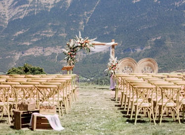 cérémonie laïque de mariage organisée par l'agence évènementielle B free Events dans les Alpes