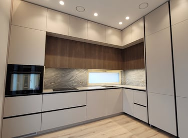 Made-to-measure kitchen combining modern design with thoughtful functionality by BlancaBespoke