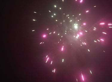 Feuerwerk Saarland Effekt der den Himmel erleuchtet