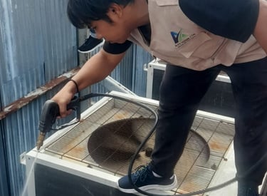 Perbaikan dan perawatan AC di kota Mataram , Lombok dengan teknisi ahli