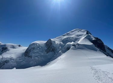 Esquí de montaña en los Alpes, ascensión al Mont Blanc, 4.810m