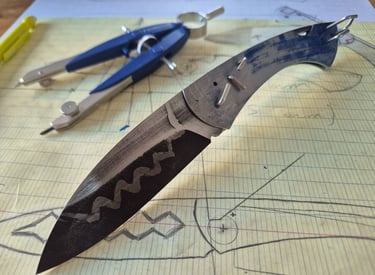 Couteau à pompe arrière en cours de fabrication