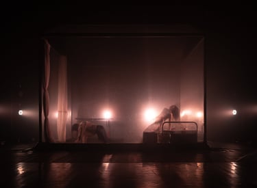 Drama teatro, agua y luces, Olvido teatro, luces en escenario