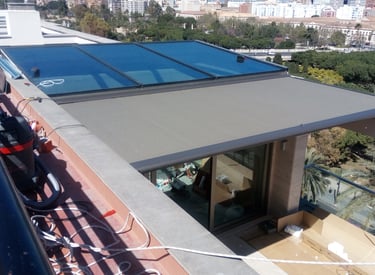 Lucernario con vidrios térmicos solares y Toldo veranda.