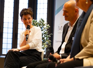 Lachen, Mikro, Moderation, Nett, Gespräch, Veranstaltung,Diskussion