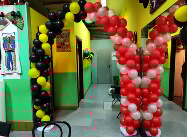 arco de globos con los colores de los equipos Athletic y Barakaldo