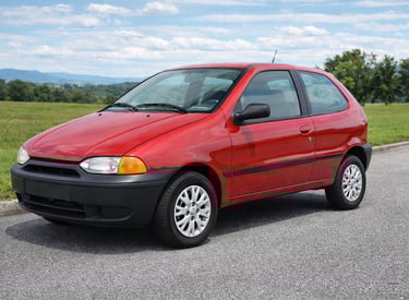 gerações do Fiat Palio primeira geração 1996 modelo vermelho clássico