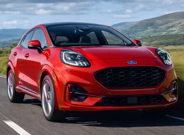 Ford Puma vermelho em estrada; modelo que a Ford decidiu não vender nos EUA