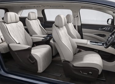 interior da minivan de luxo BYD Denza D9 2026 com bancos premium e acabamento sofisticado