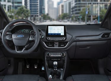 Interior do Ford Puma com painel digital e central multimídia