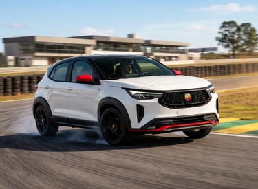 Pulse Abarth 2023 branco acelerando na pista com pneu cantand
