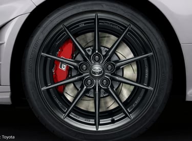 roda-toyota-gr-yaris-2026-pneu-bridgestone