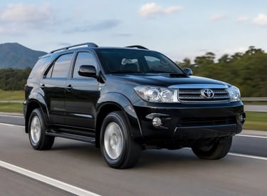 Toyota SW4 2008 preta 4x4 diesel em movimento na rodovia