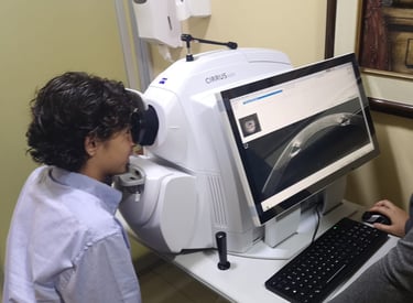 Exámenes de diagnóstico oftalmológico. Fundación Vista para los Ciegos. OCT