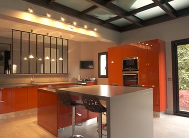 "Cuisine rénovation par Maison Haute, spécialiste en architecture d'intérieur et bien-être."